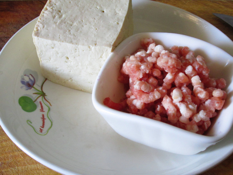 鱼香肉沫烧豆腐步骤1