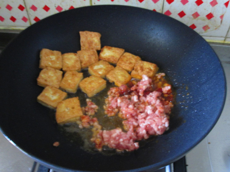 鱼香肉沫烧豆腐步骤6