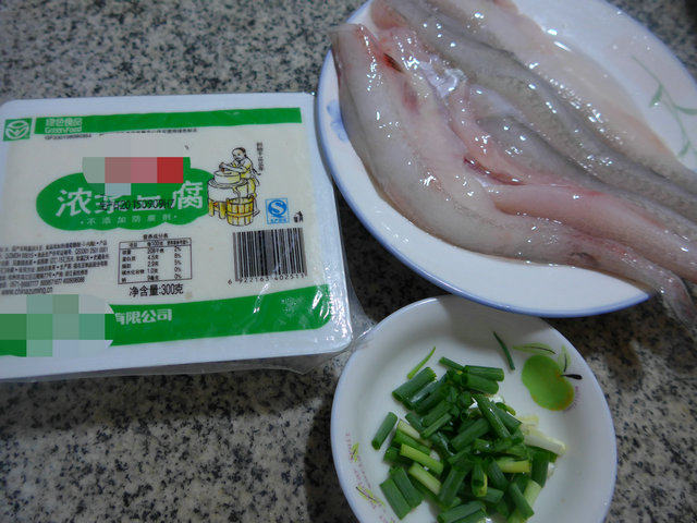 虾潺豆腐汤步骤1