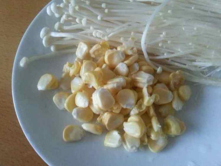 金针豆腐玉米羹步骤1