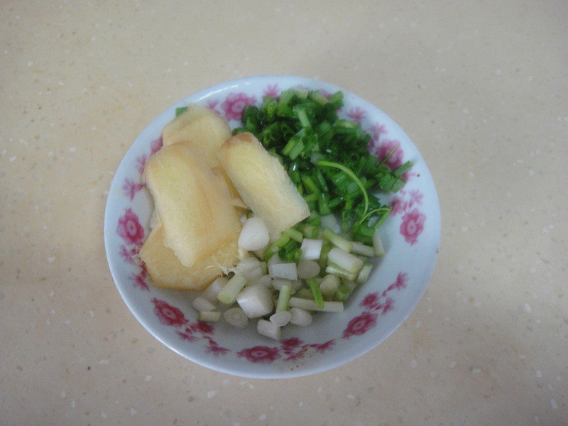 雪菜豆腐黄鱼汤步骤2