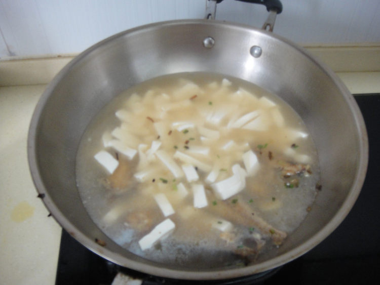 雪菜豆腐黄鱼汤步骤9