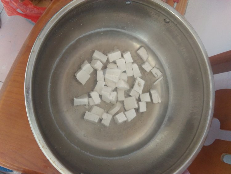 豆腐海带汤步骤1