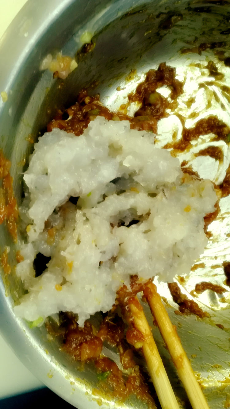 打地鼠版三鲜肉丸酿豆步骤5