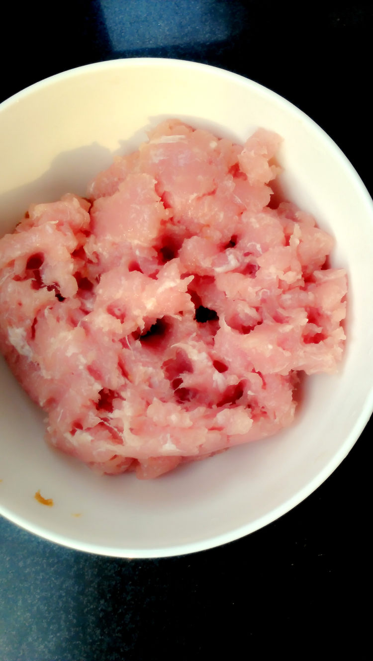 打地鼠版三鲜肉丸酿豆步骤1