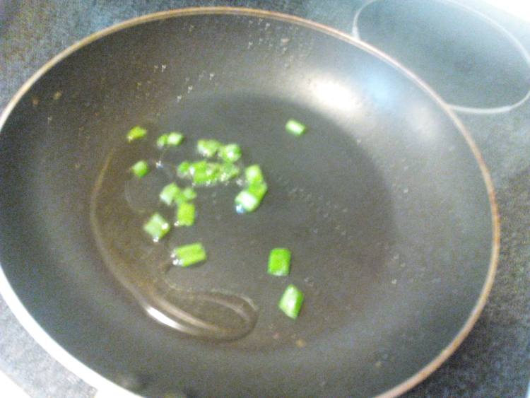茄汁小瓜炒豆腐条步骤6
