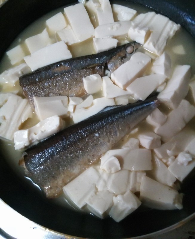 秋刀鱼烧豆腐步骤5
