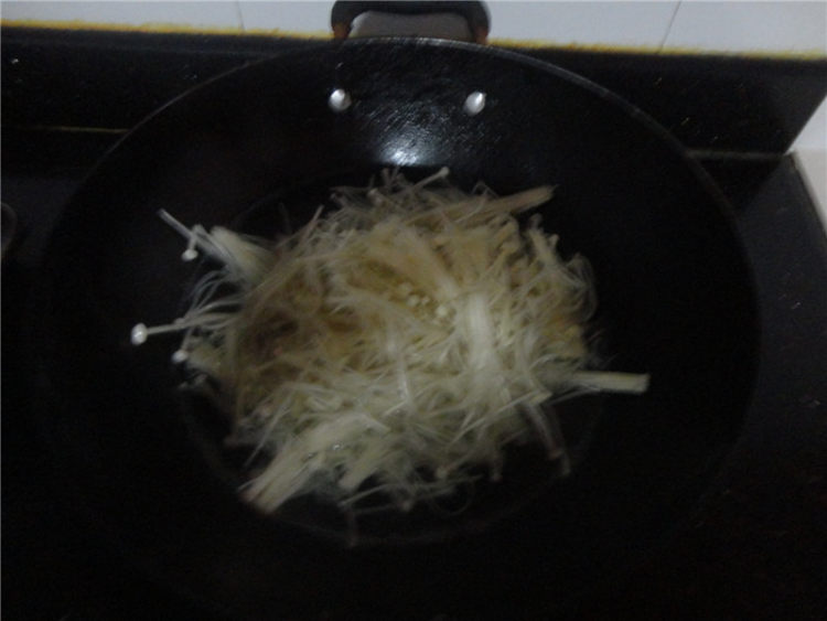 豆腐烧金针菇步骤1