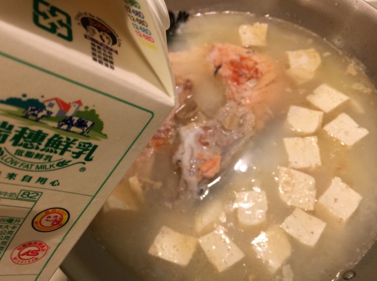 三文鱼牛奶豆腐汤步骤5