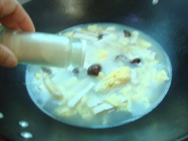 豆腐蘑菇鸡蛋汤面步骤8