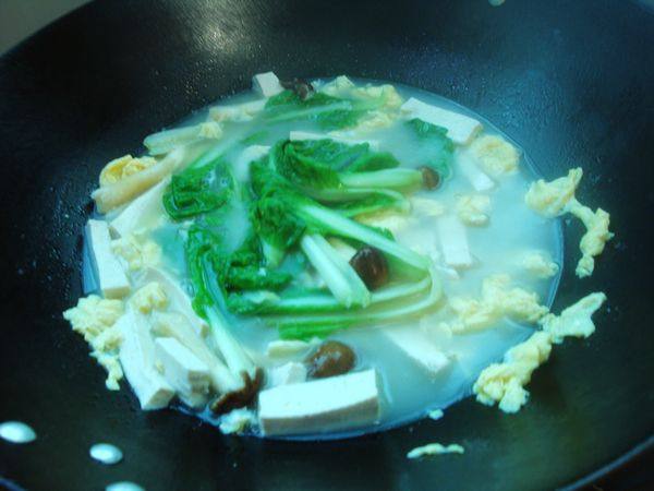 豆腐蘑菇鸡蛋汤面步骤9