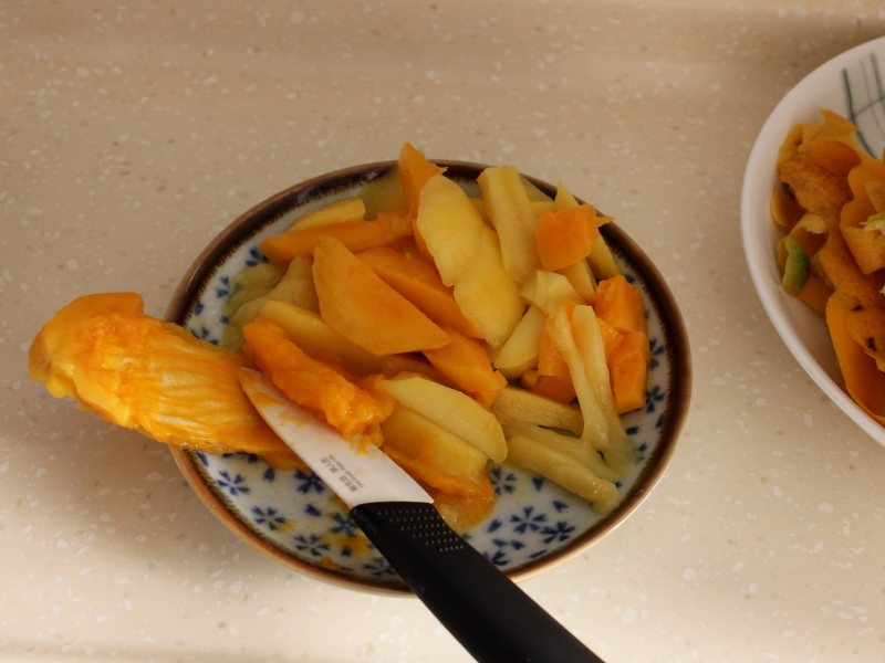 百香果芒果牛奶饮步骤3