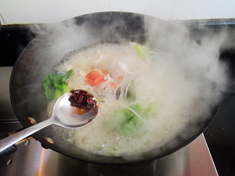 鱿鱼螃蟹煮米粉步骤14
