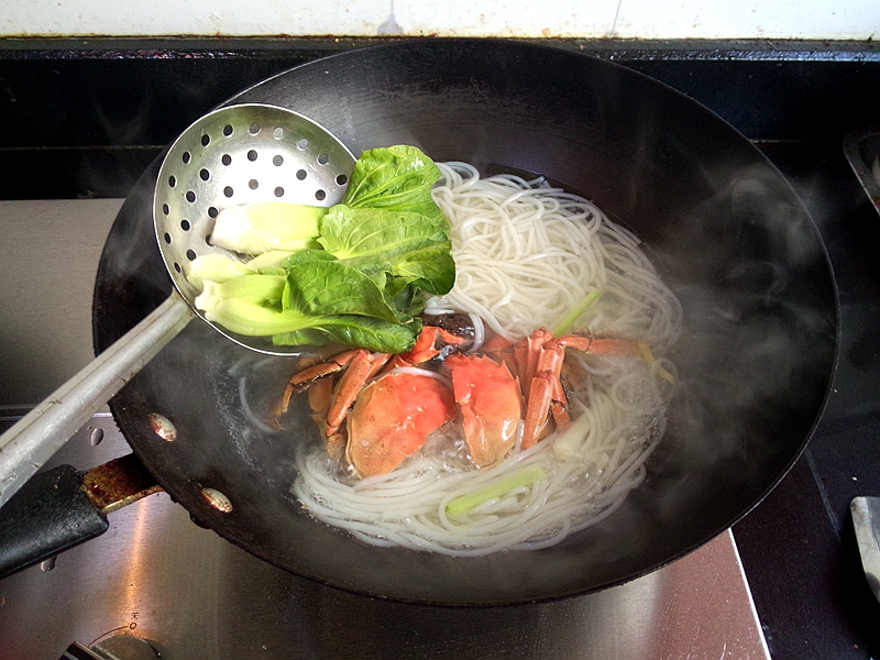 鱿鱼螃蟹煮米粉步骤9