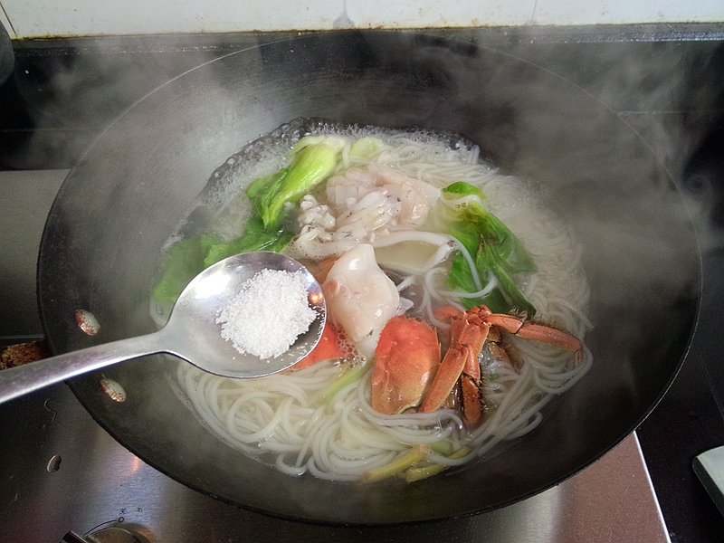 鱿鱼螃蟹煮米粉步骤11