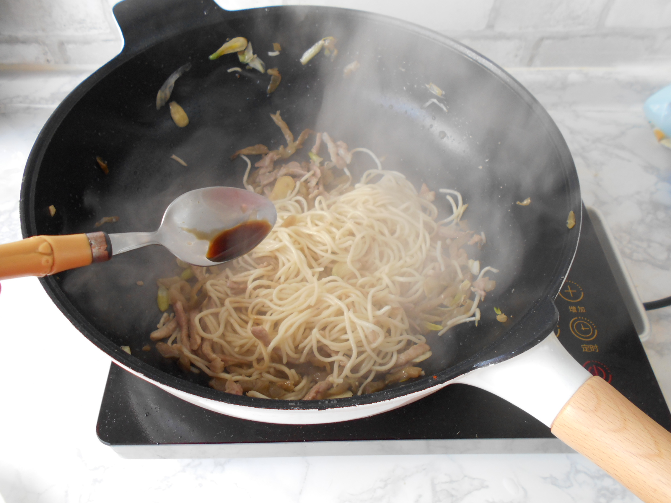 榨菜肉丝炒面步骤15
