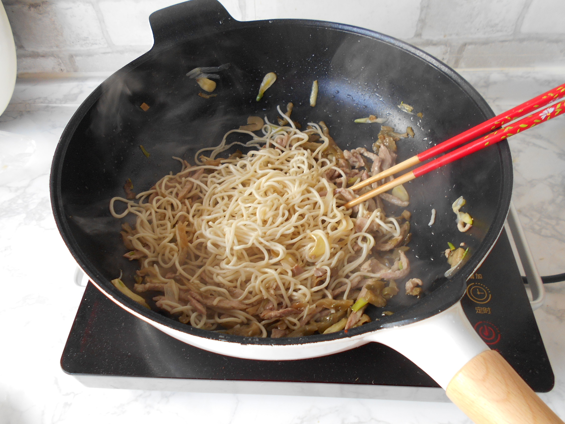 榨菜肉丝炒面步骤14