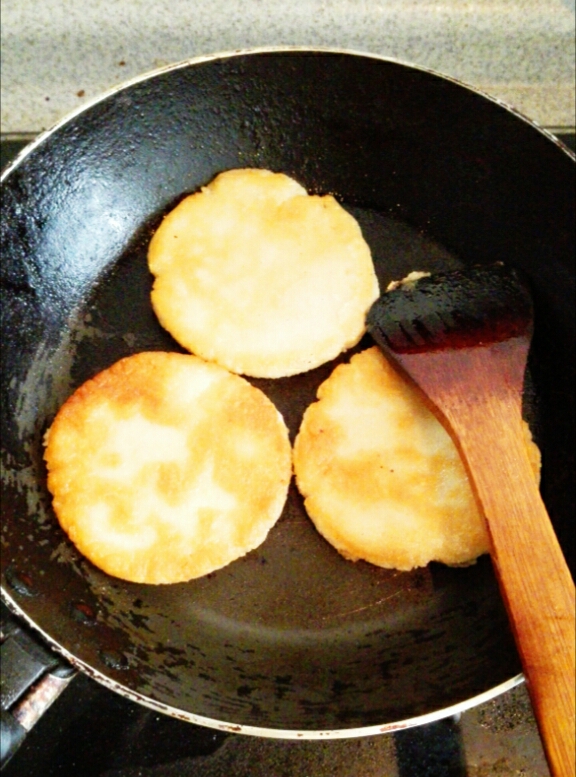 外酥里糯的土豆莜面饼步骤6