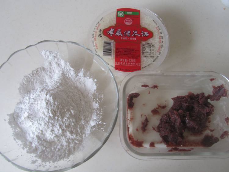 桂花豆沙莲子米酒汤圆步骤1