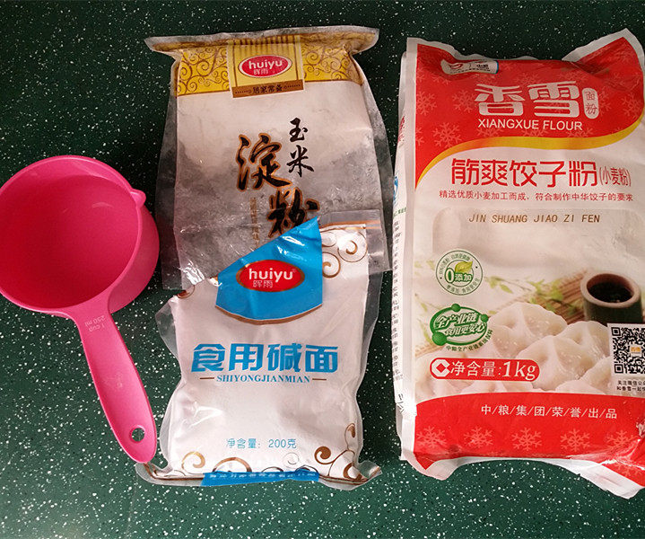 自制馄饨皮步骤1