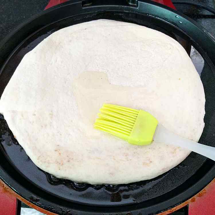 芝麻盐千层饼步骤12