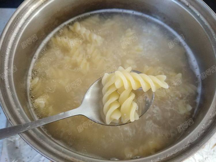 肉酱螺旋意面步骤4