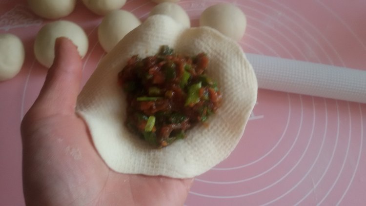 葱香胡萝卜肉包步骤8