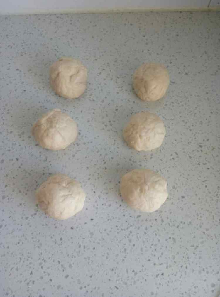 豆沙毛毛虫面包步骤4