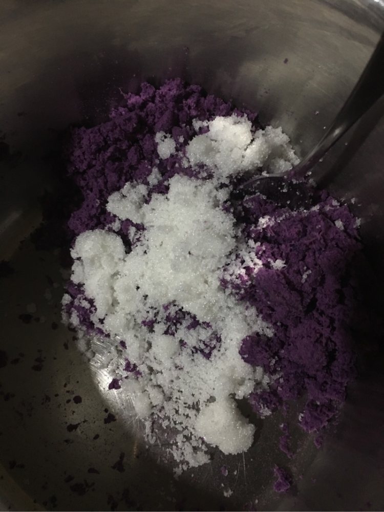 奶香紫薯玫瑰花卷步骤3