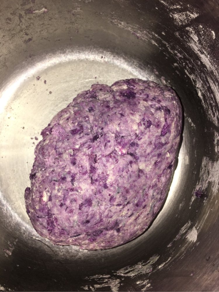 奶香紫薯玫瑰花卷步骤6