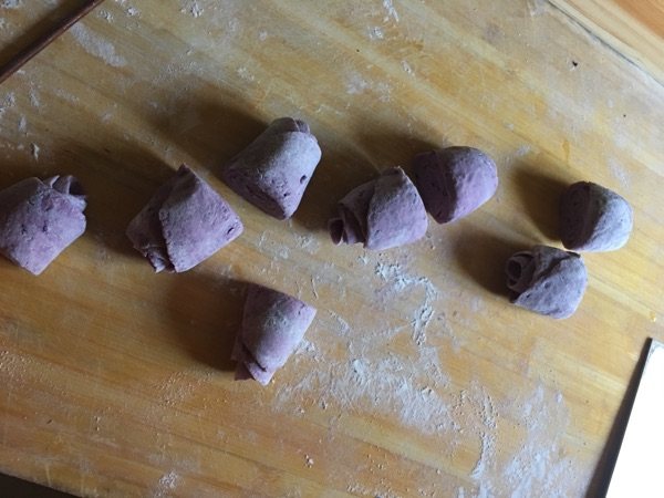 奶香紫薯玫瑰花卷步骤13