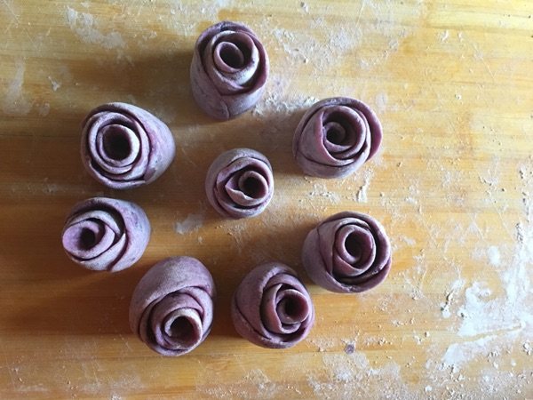 奶香紫薯玫瑰花卷步骤14