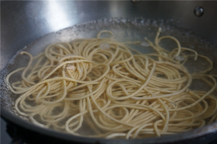 榨菜牛肉胡萝卜面步骤15