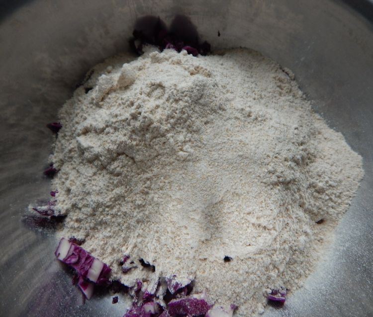 紫甘蓝煎饼步骤2
