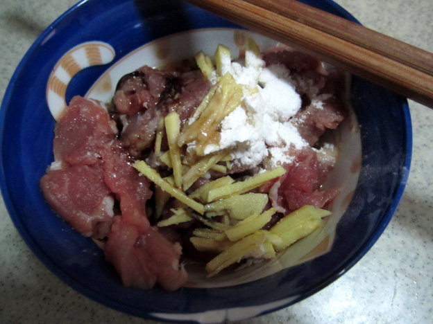 瘦肉炒黄蘑步骤2