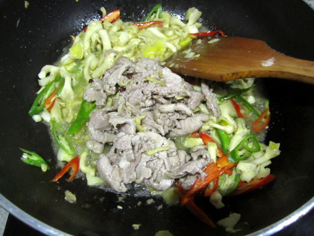 瘦肉炒黄蘑步骤8