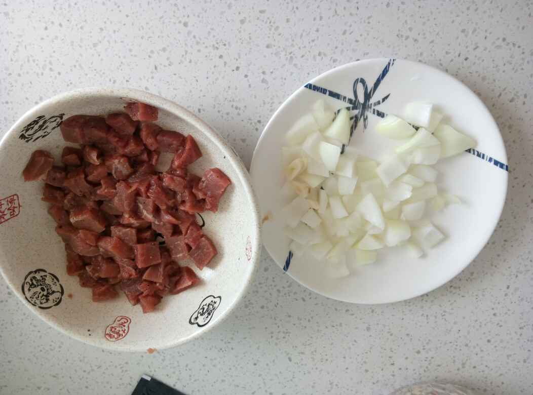 牛排炒洋葱步骤3