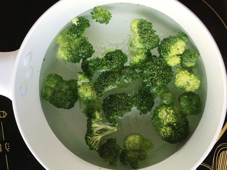 牛肉窝蛋煲仔饭步骤2