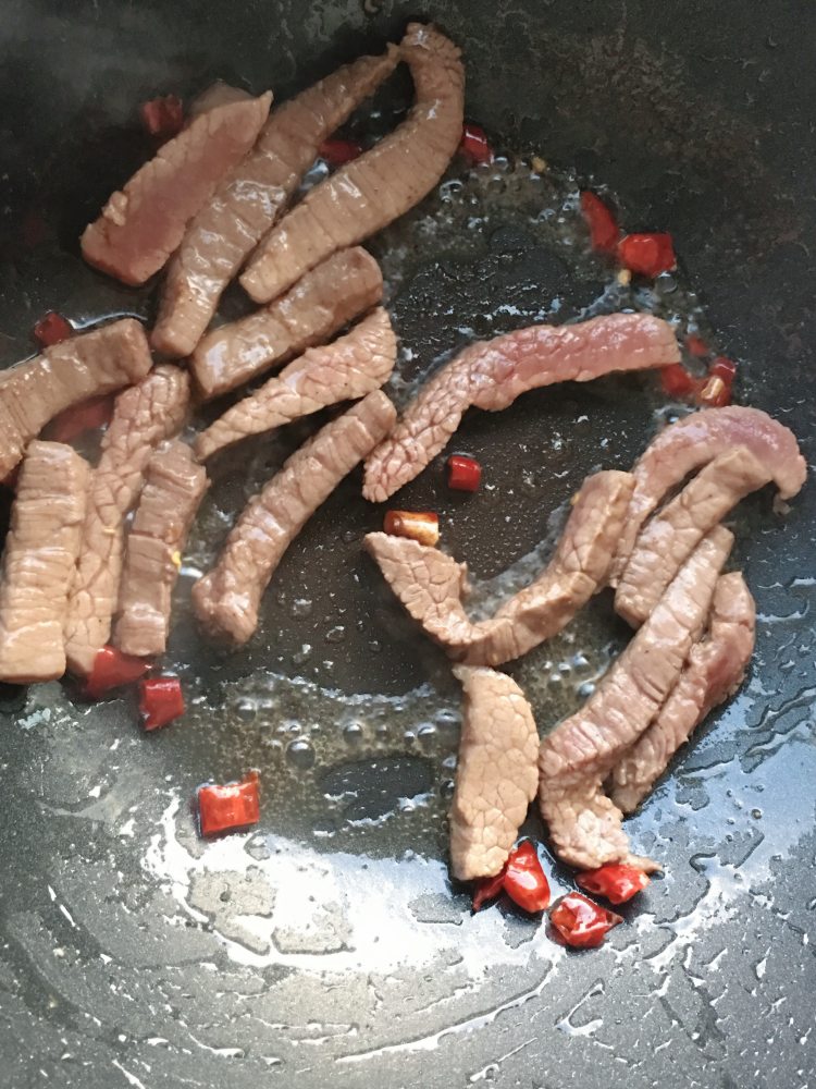 牛肉窝蛋煲仔饭步骤5
