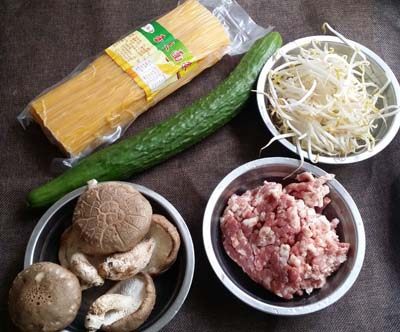 香菇牛肉酱拌面步骤1