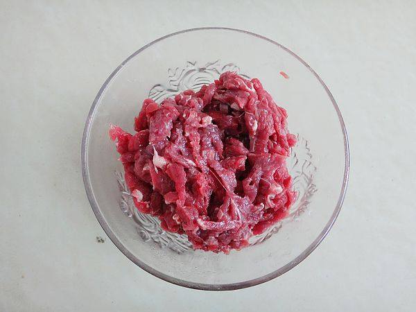 辣木炒牛肉步骤1