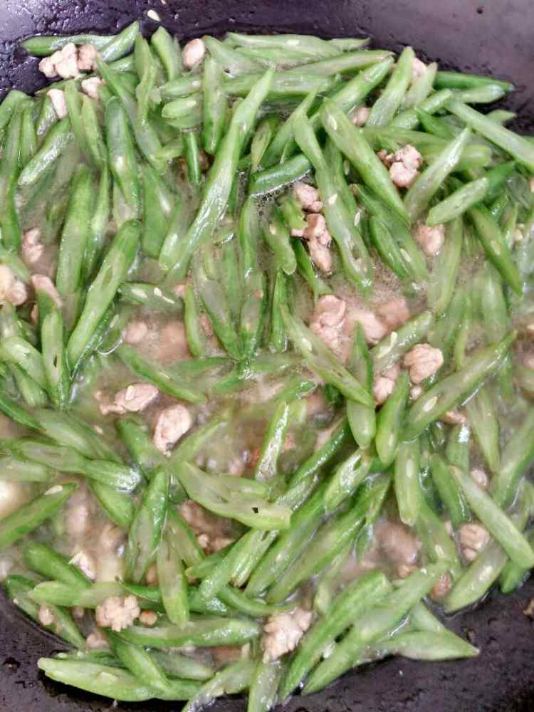 肉沫炒四季豆步骤8