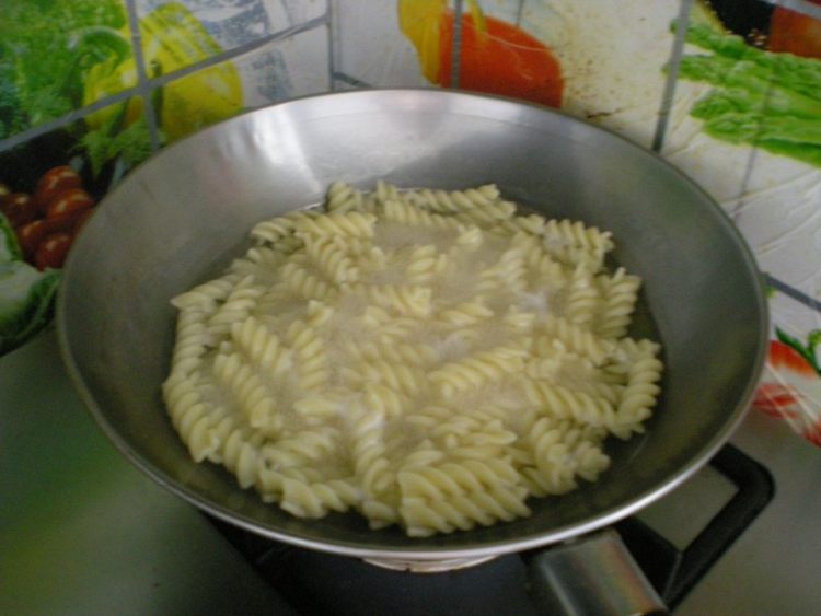 番茄酱蔬菜拌意面步骤5