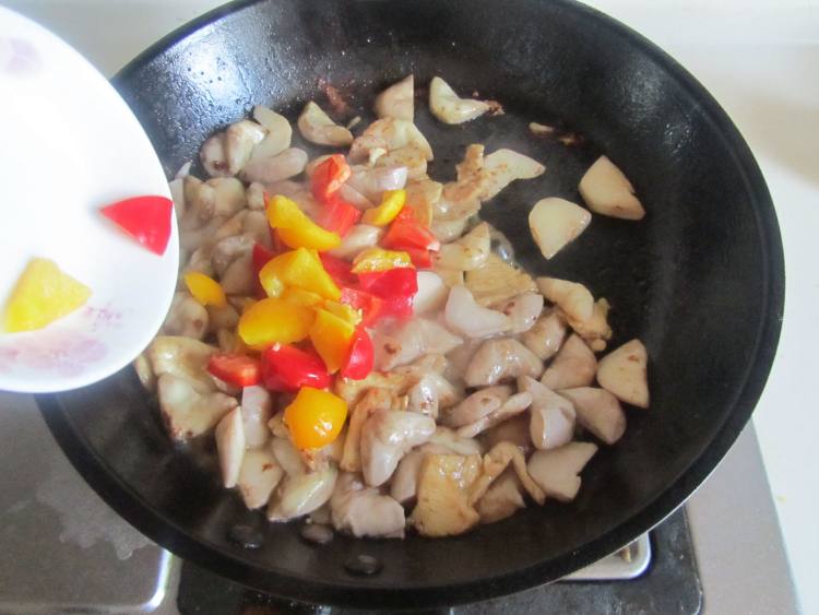 菱角炒鸡片步骤8