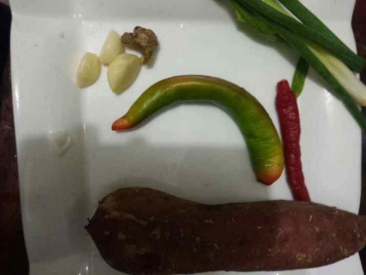 尖椒红薯丝步骤1
