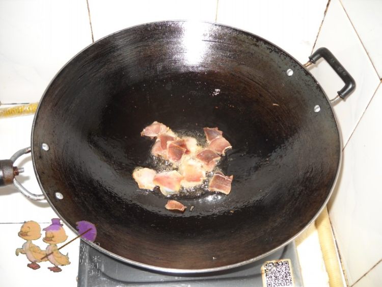 蒜香杏鲍腊肉鱼面步骤4