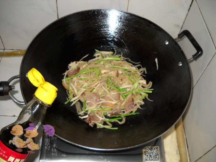 蒜香杏鲍腊肉鱼面步骤9