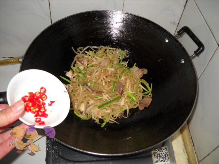 蒜香杏鲍腊肉鱼面步骤10