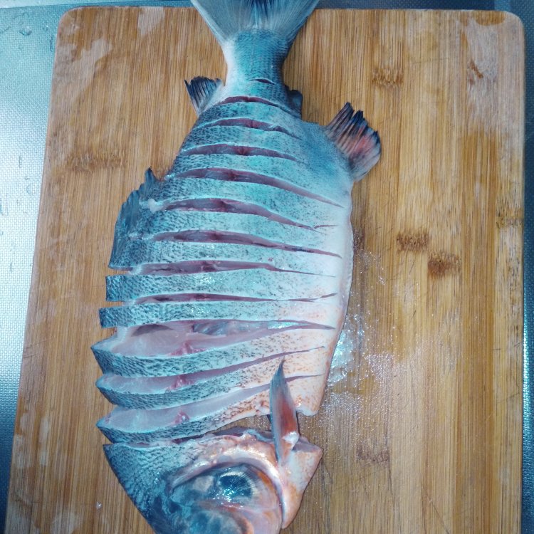 豉油蒸鱼步骤1