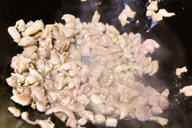 土豆蘑菇鸡肉饭步骤2